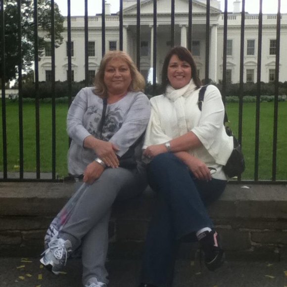 Meet your Poshers - CaliDoKi - Picture 2 of 5